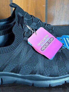 NWT Skechers Womens Gratis - Chic Newness Stretch Fit Knit Black Sz 8.5 NEW